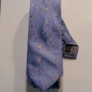 Bloomingdale's tie.